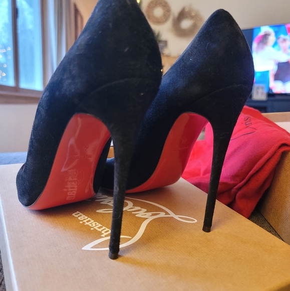 💯 Authentic Christian Louboutin Velour Pumps - Picture 6 of 12